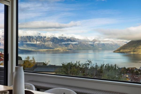 Remarkable Alpine Holiday Home, Queenstown